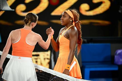 Elina Svitolina și Coco Gauff după duelul de la Australian Open din 2026, unde s-a impus jucătoarea din Ucraina FOTO Imago Images