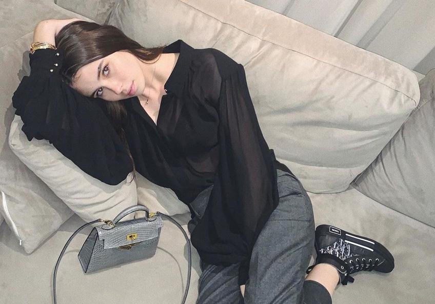 Rebecca Dumitrescu Prodan (21 de ani), top model și studentă la Universitatea Marangoni, la fashion styling, și-a intrat deja în atribuții la Hermannstadt. Foto: Instagram Rebecca Prodan
