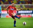 Distrus de Gigi Becali, indezirabilul de la FCSB „rupe” asfaltul în afara terenului