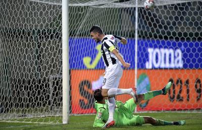 ASTRA - GAZ METAN 0-0. VIDEO Zero goluri, zero fotbal! Astra n-a putut s-o străpungă pe Gaz Metan, deși a evoluat o oră cu om în plus
