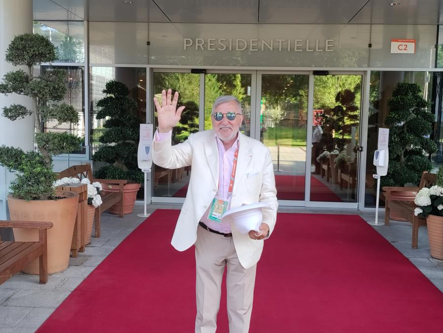 Un salut de la Paris din partea primului lider ATP din istorie FOTO Cristian Geambașu Interviu spectaculos realizat de Cristian Geambașu la Paris cu Ilie Năstase pe aleile din complexul de la Porte d'Auteuil: „În ‘68 am ajuns cu autobuzul la Roland Garros”