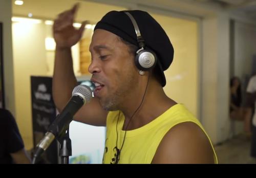 Ronaldinho a lansat prima piesă