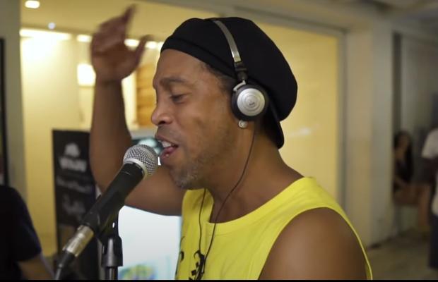 „Dințos” la microfon » Ronaldinho și-a lansat primul videoclip din noua aventură în industria muzicală