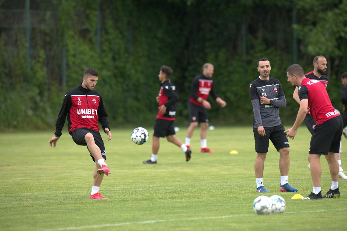 Dinamo s-a reunit, problemele continuă: doi „grei” și-au depus memorii + echipa a rămas fără doctor!