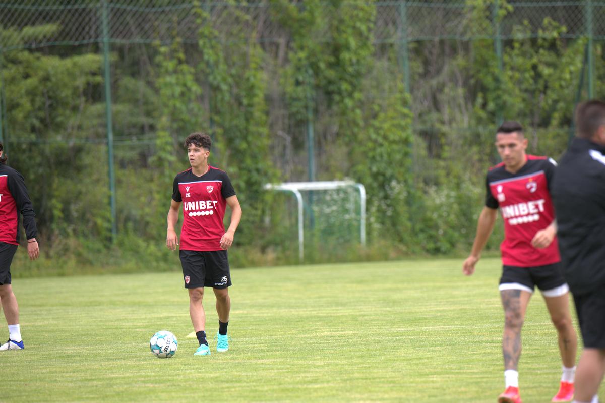 Dinamo s-a reunit, problemele continuă: doi „grei” și-au depus memorii + echipa a rămas fără doctor!
