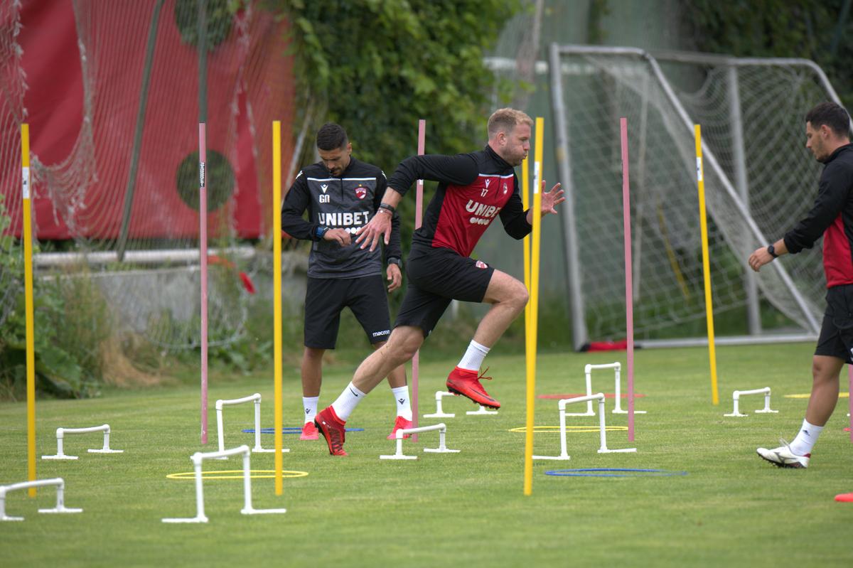 Dinamo s-a reunit, problemele continuă: doi „grei” și-au depus memorii + echipa a rămas fără doctor!