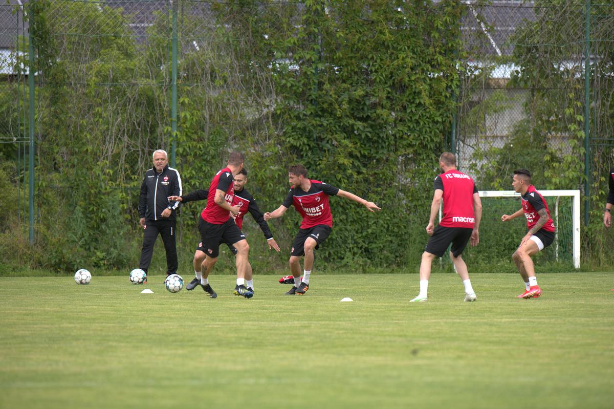 Dinamo s-a reunit, problemele continuă: doi „grei” și-au depus memorii + echipa a rămas fără doctor!