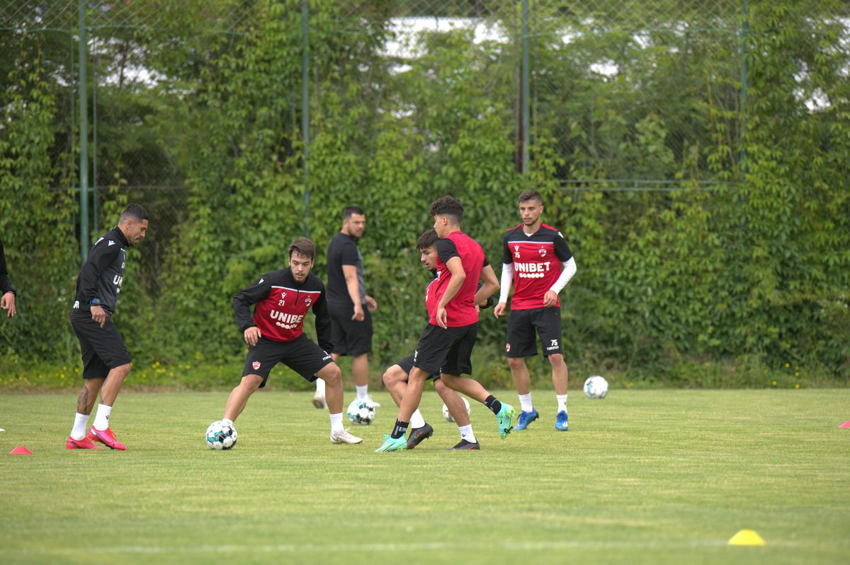 Dinamo s-a reunit, problemele continuă: doi „grei” și-au depus memorii + echipa a rămas fără doctor!