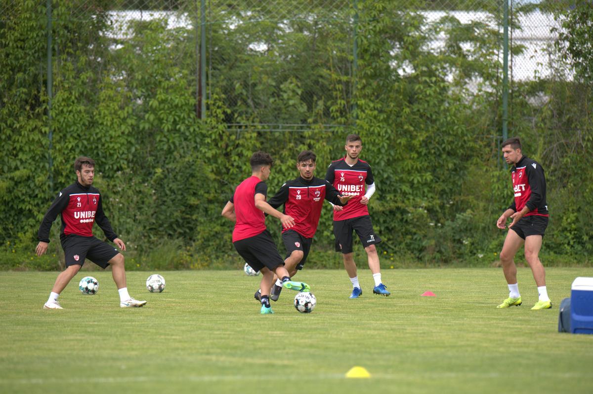 Dinamo s-a reunit, problemele continuă: doi „grei” și-au depus memorii + echipa a rămas fără doctor!