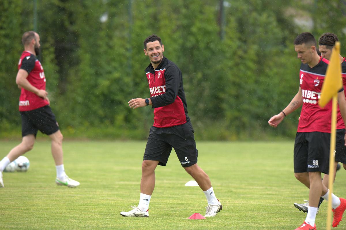 Timpuri noi, probleme vechi! Reunire pe burta goală la Săftica și zeci de întrebări fără răspuns pentru Uhrin