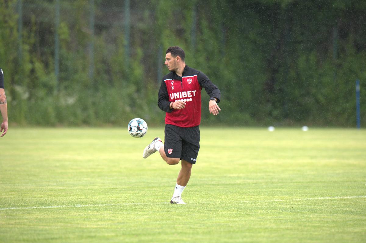 Dinamo s-a reunit, problemele continuă: doi „grei” și-au depus memorii + echipa a rămas fără doctor!