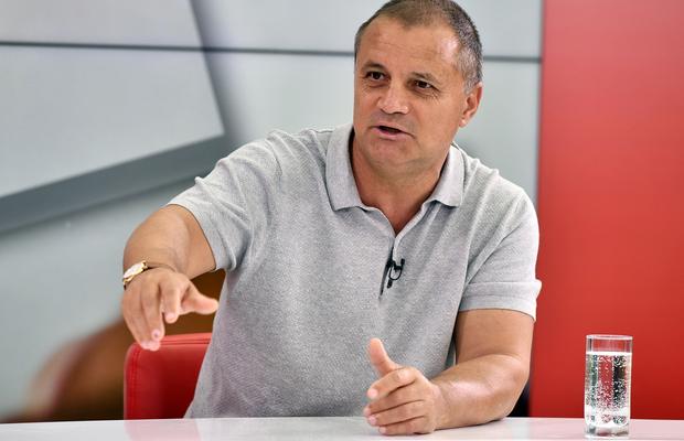 Costel Orac, povești inedite la „Prietenii lui Ovidiu”: „Luam bătaie mare de la mama! Săream pe geam să merg la fotbal”