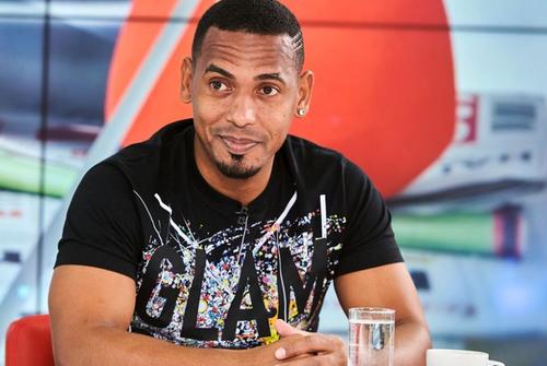 Eric de Oliveira (36 de ani), cel mai mare marcator străin din istoria Ligii 1, a fost externat azi din spital. În urmă cu fix o săptămână, brazilianul a suferit un blocaj renal și a fost internat de urgență.