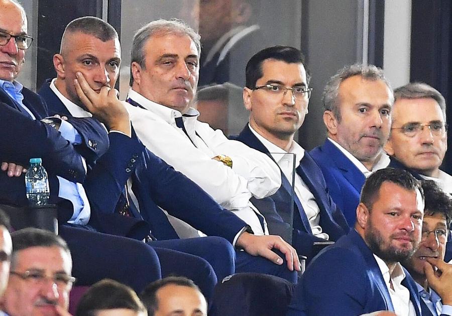 Mihai Stoichiță și Răzvan Burleanu, șefii FRF, pe stadionul Giulești, la România - Muntenegru 0-3, foto: Imago „Un nimeni mincinos”