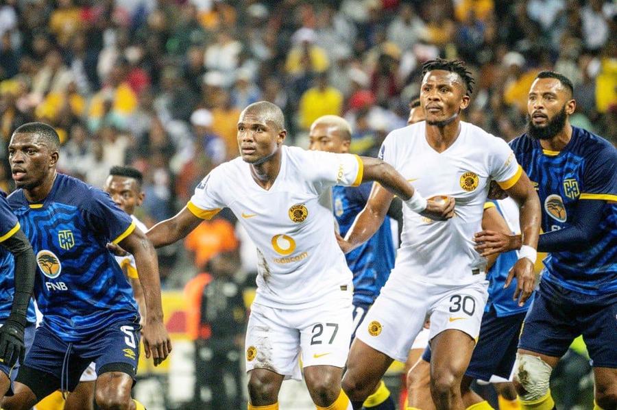 Ngezana, în alb, al doilea de la dreapta la stânga // foto: Facebook @ Kaizer Chiefs Transfer de 600.000 de euro la FCSB: „A semnat cu gigantul club român”