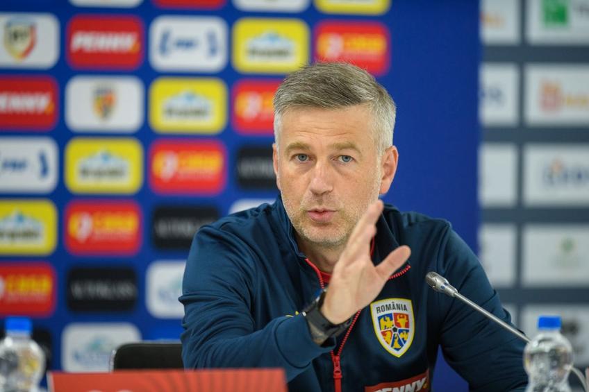 Edi Iordănescu, selecționerul „tricolorilor”, susține acum conferința de presă înainte de Kosovo - România.