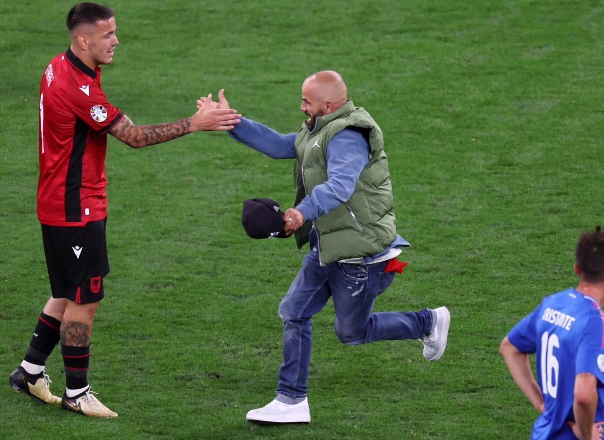 Așa nu! „Invadator” pe teren, în prelungirile de la Italia - Albania