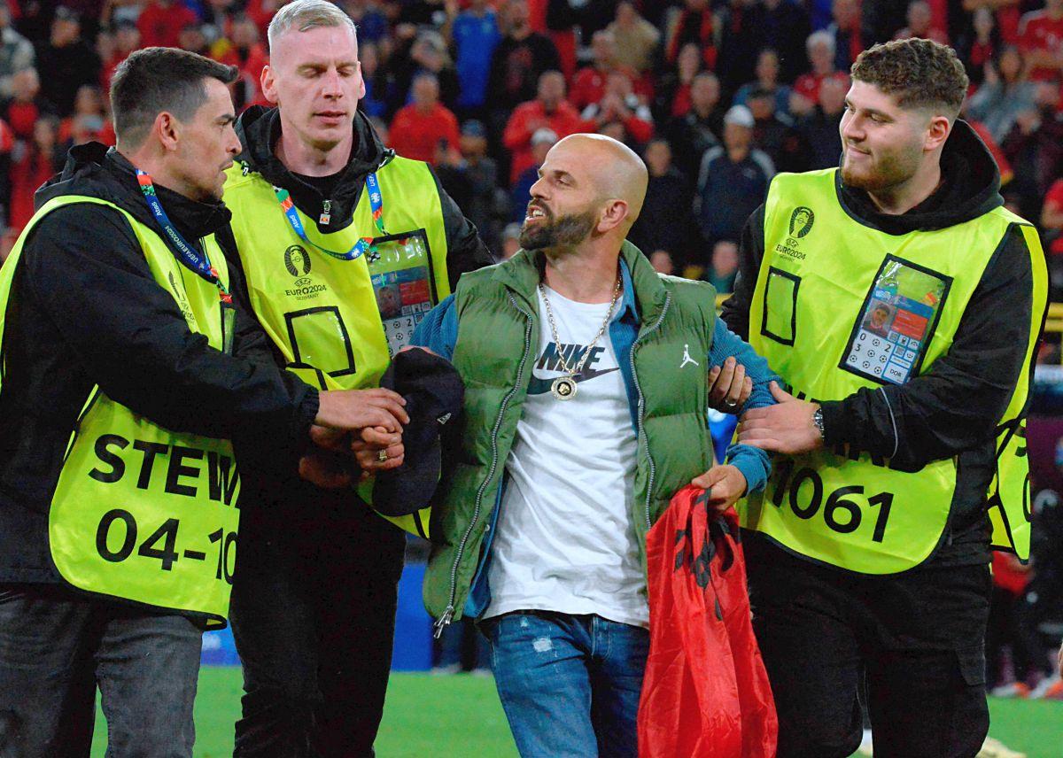 Imaginile pe care televiziunile și UEFA le-au vrut interzise! Ce s-a întâmplat pe teren, în prelungirile de la Italia - Albania