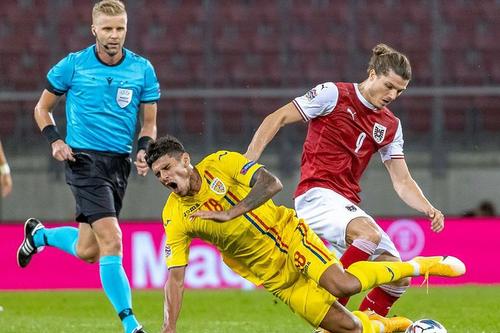 Arbitrul Glenn Nyberg în România - Austria 3-2.