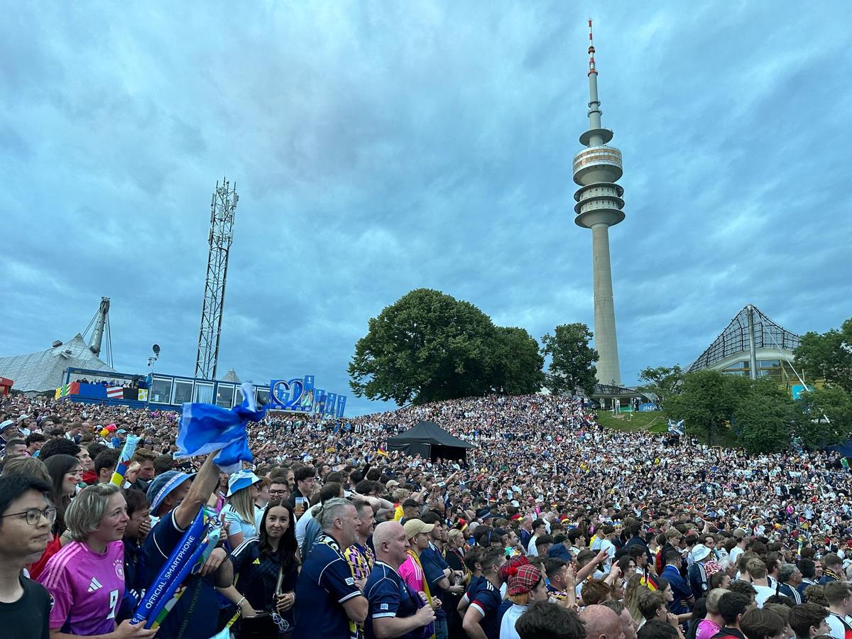 Cum se trăiește un meci de Euro în fan-zone-ul de la Munchen » Experiență memorabilă, dar sunt cozi și prețuri uriașe la orice!