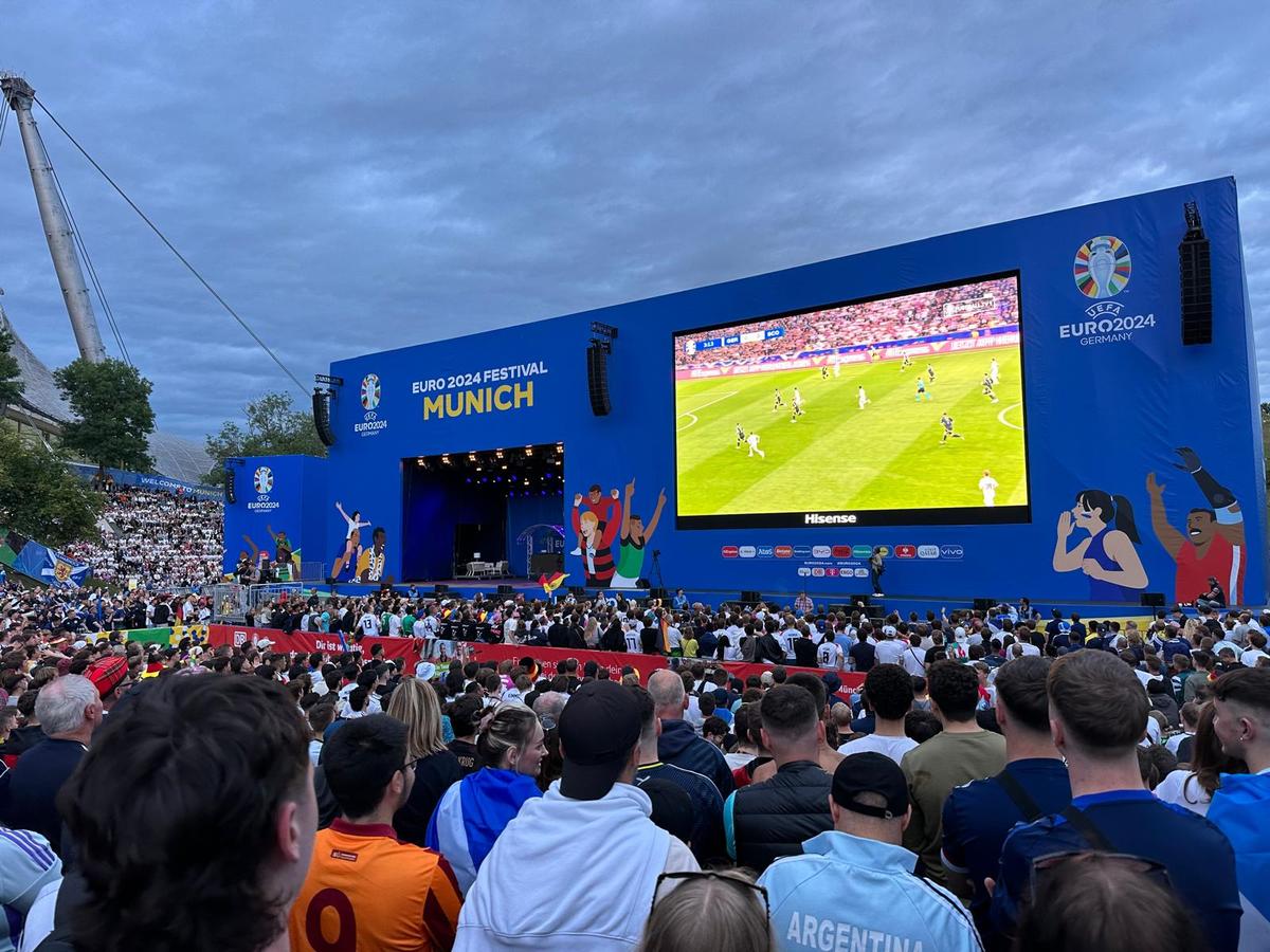 Meci Fan Zone la Munchen - atmosfera memorabila