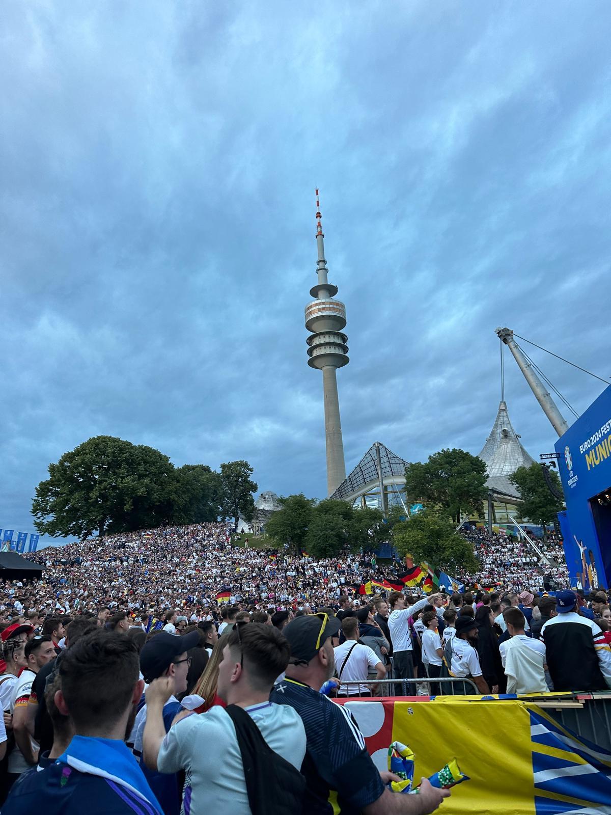 Cum se trăiește un meci de Euro în fan-zone-ul de la Munchen » Experiență memorabilă, dar sunt cozi și prețuri uriașe la orice!