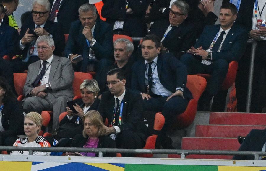 Răzvan Burleanu la meciul de deschidere al Euro 2024 FOTO Imago Ignorat de Ceferin, Răzvan Burleanu a avut o companie stelară la „oficială” » Cum a fost surprins șeful FRF la Germania - Scoția