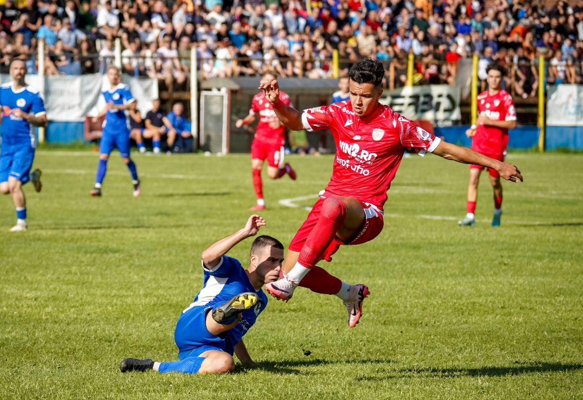 Amical Dinamo - Olimpic Zărnești / imagini de la amicalul de pe stadionul „Celuloza”