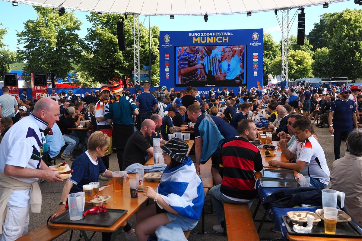 Cum se trăiește pregătirea unui meci la Fan Zone Munchen - imagini de colecție