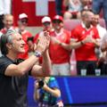 Murat Yakin a mers să mulțumească galeriei elvețiene pentru prezență // FOTO: Imago