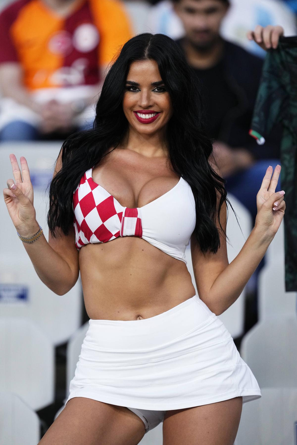 Apariție răvășitoare la EURO 2024 » I-a uimit pe toți în tribune și s-a pozat alături de mulți fani