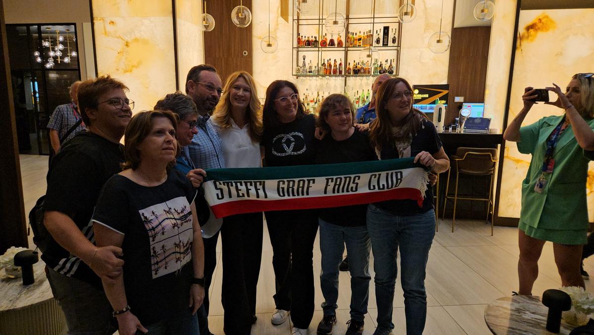 Steffi Graf şi Andre Agassi au produs magie la Cluj! Simona Halep a revenit pe teren într-o seară pentru istoria tenisului românesc » Toate detaliile de la corespondenții GSP