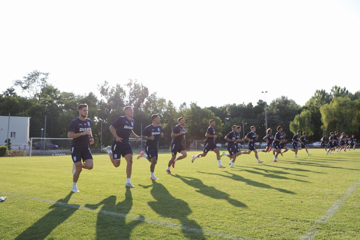 Universitatea Craiova s-a reunit duminică: 29 de fotbaliști prezenți, 5 noutăți în lotul lui Rădoi