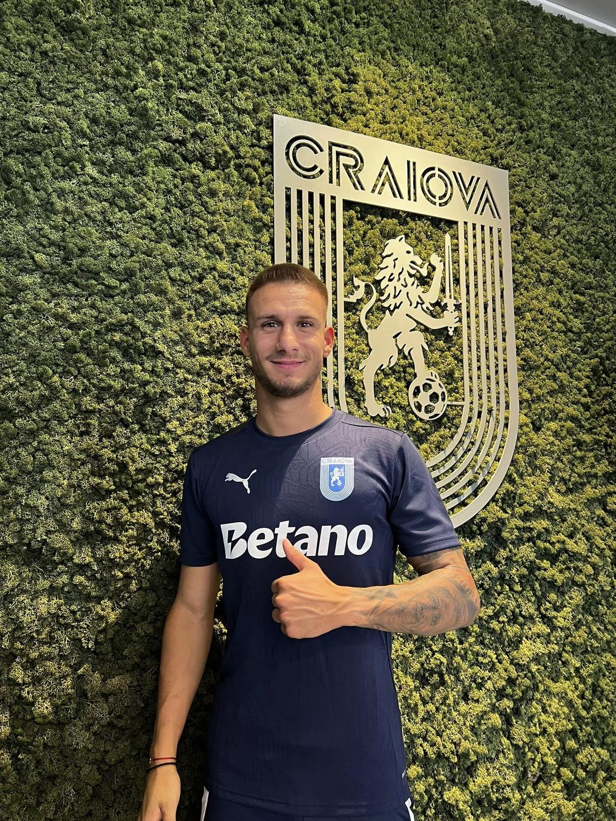 Universitatea Craiova s-a reunit duminică: 29 de fotbaliști prezenți, 5 noutăți în lotul lui Rădoi