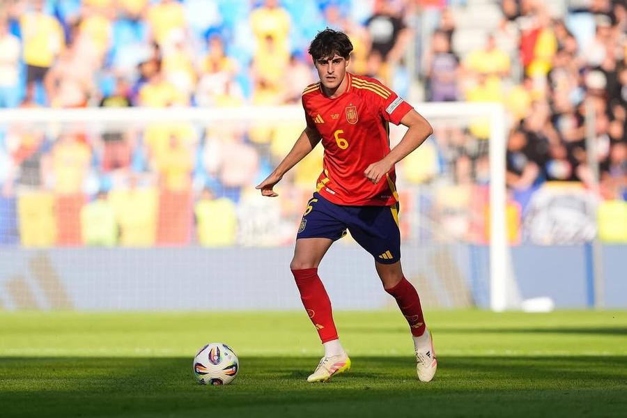 Javi Guerra, fotbalistul Valenciei. Foto: Instagram AC Milan a pus ochii pe un fotbalist care s-a remarcat în Spania - România » E gata să ofere 25 de milioane de euro
