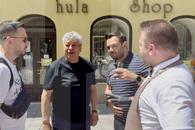 Imagini de senzație cu Mircea Lucescu în centrul Bratislavei! » Turcii i-au pupat mâinile: „La ei, asta înseamnă acest gest!”