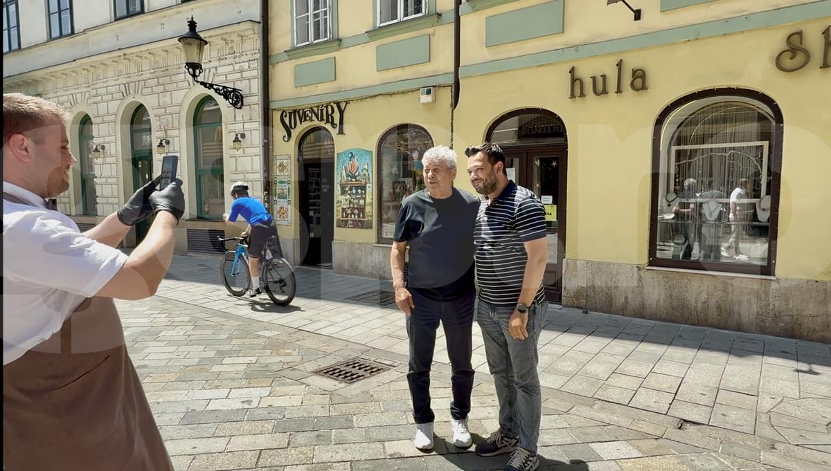 Imagini de senzație cu Mircea Lucescu în centrul Bratislavei! » Turcii i-au pupat mâinile: „La ei, asta înseamnă acest gest!”