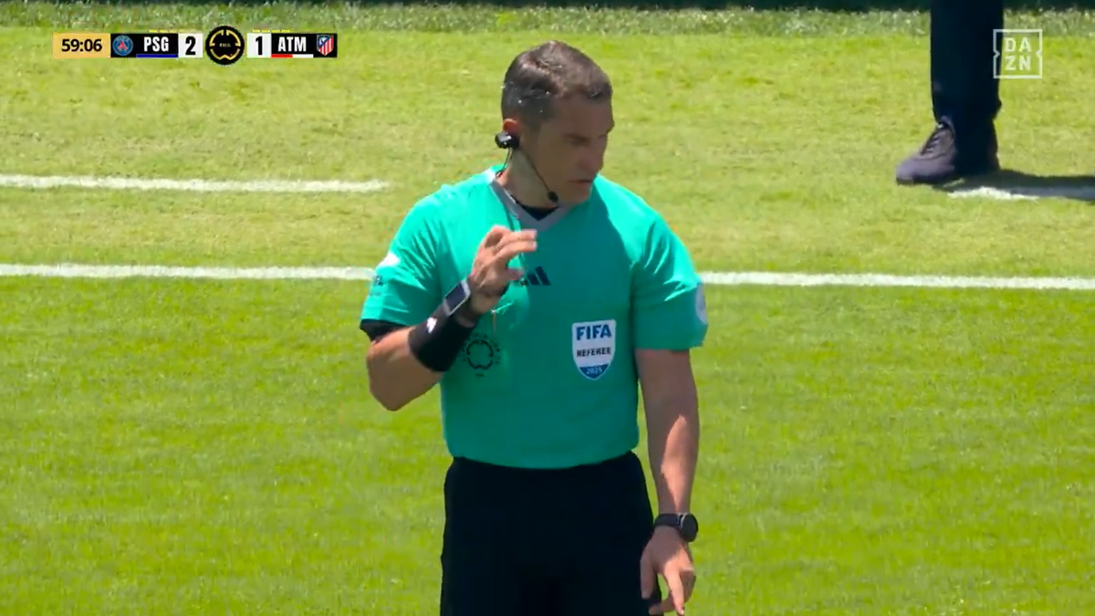 Istvan Kovacs, la microfon! Momentul serii pentru român la PSG - Atletico » A aplicat în premieră noua regulă din fotbal