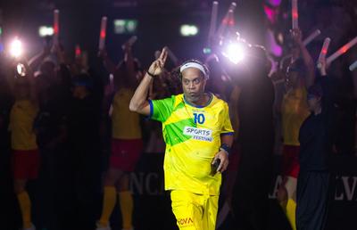 Cât costă să-l vezi pe Ronaldinho la demonstrativul de la Iași » Primarul Chirica: „Vom lua lumină de la nume mari”
