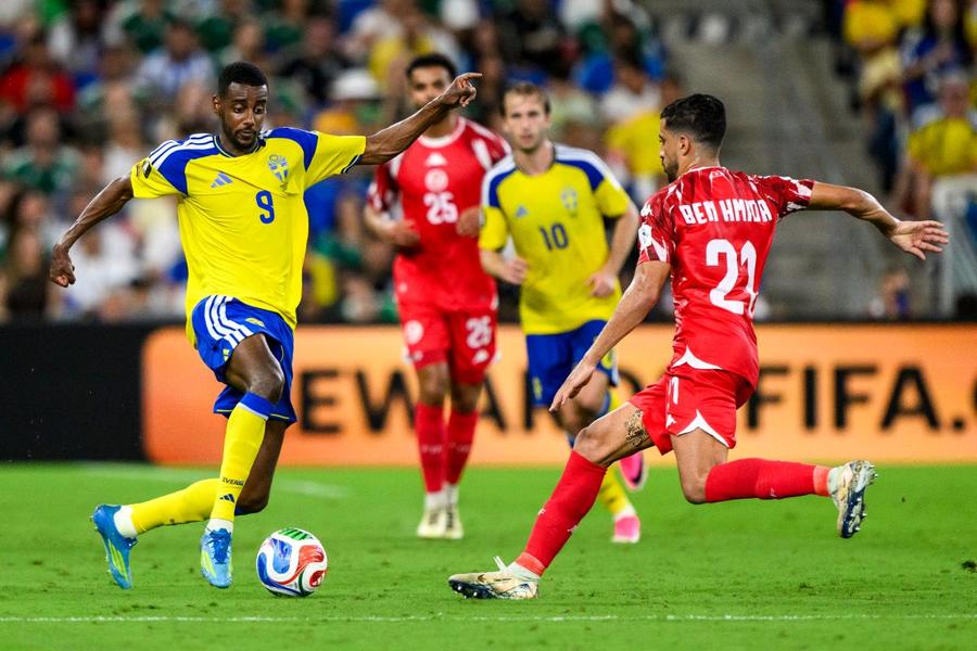 Suedia a trecut în vară de grupele CM 2026, obținând o singură victorie, un pas de defilare în fața Tunisiei, 5-1. Foto: Imago Thomas Ravelli, omul care a năruit visul României la CM 1994: „Știam că va trage în stânga mea” + Detalii incredibile despre duelul Prunea - Kennet Andersson și cum îl vede pe antrenorul Hagi