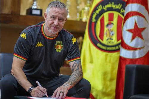 Laurențiu Reghecampf a semnat conractul cu Esperance Tunis / Foto: X Esperance de Tunis
