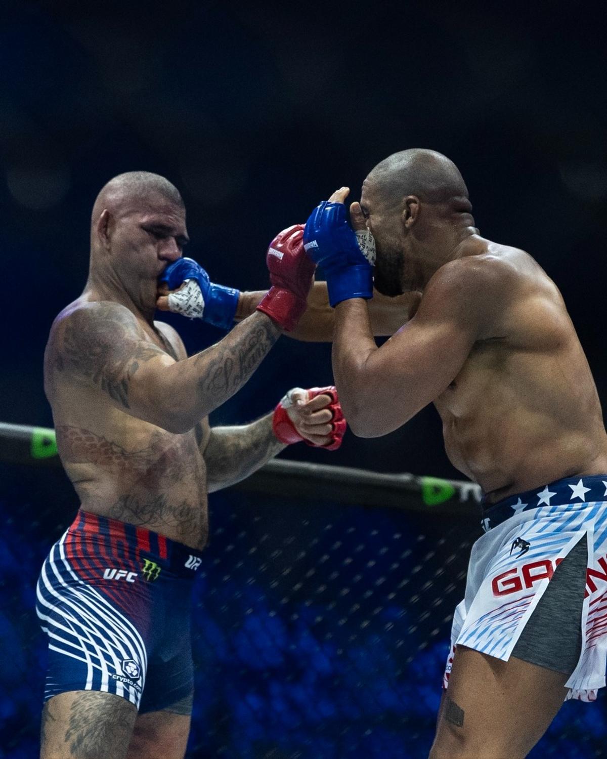 Alex Pereira făcut KO