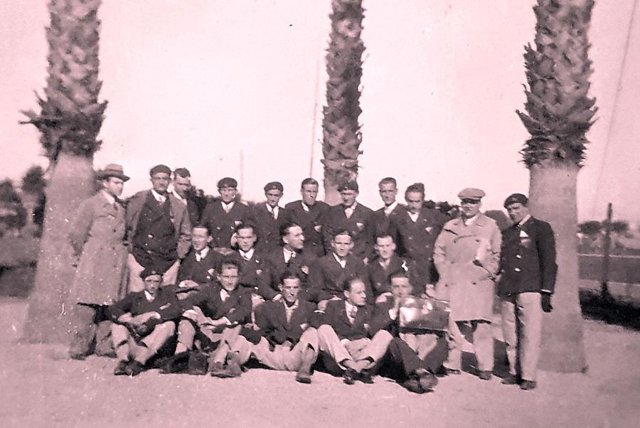 Poză de grup din Montevideo Toată lumea a crezut că a murit după Campionatul Mondial, dar „Fredi Fieraru” avea să ajungă la Jocurile Olimpice ca patinator artistic » Povestea incredibilă a României din 1930
