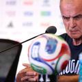 Marcelo Bielsa, selecționerul Uruguay-ului, n-a fost prea bine dispus la conferința de presă dinaintea meciului cu saudiții / Foto: Imago