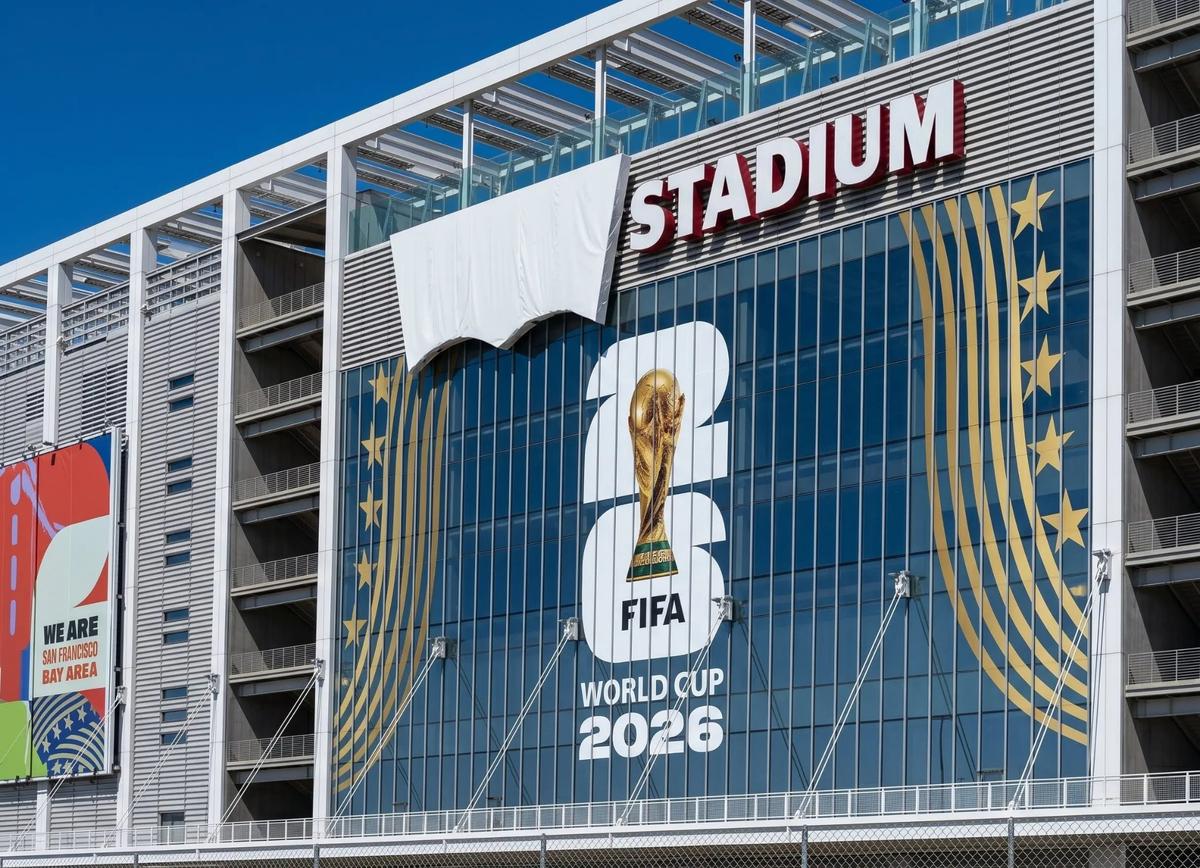 Au transformat restricția FIFA într-o idee genială de marketing! Ce reprezintă cearșaful alb de lângă tabela arenei din Santa Clara