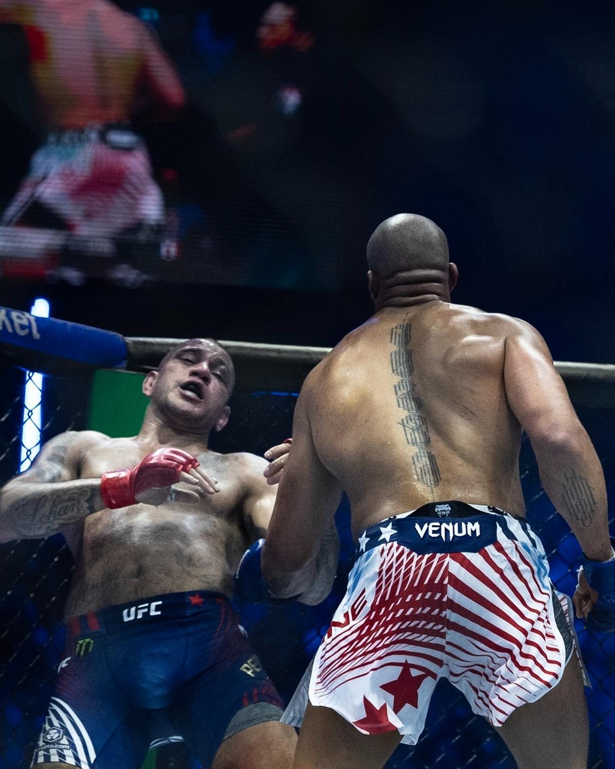 Alex Pereira făcut KO
