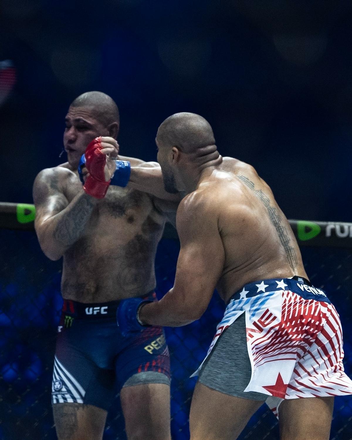 Alex Pereira făcut KO