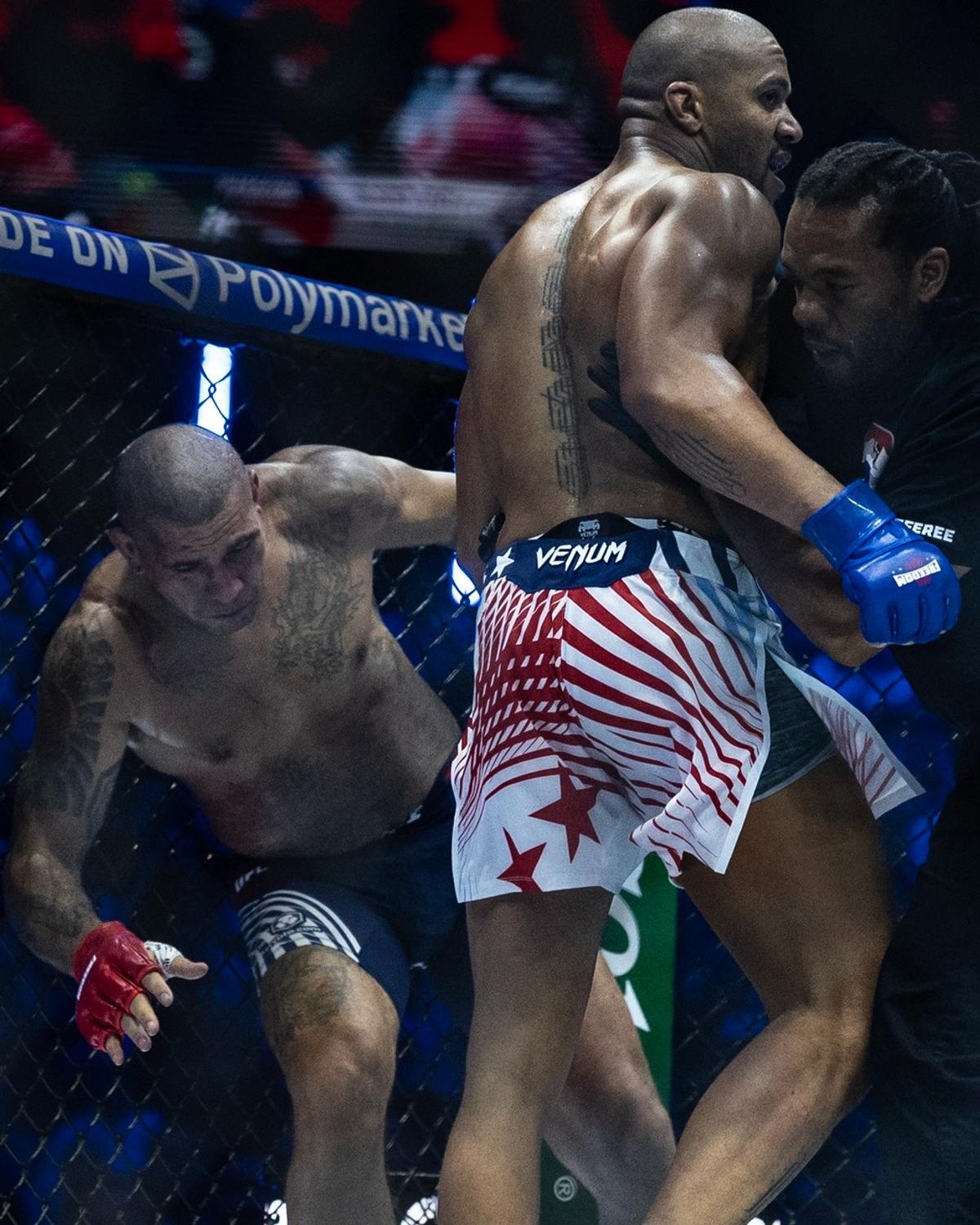 Alex Pereira făcut KO