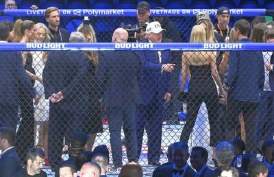 Donald Trump a intrat în cușcă » Imagini suprarealiste de la Casa Albă, la UFC 250