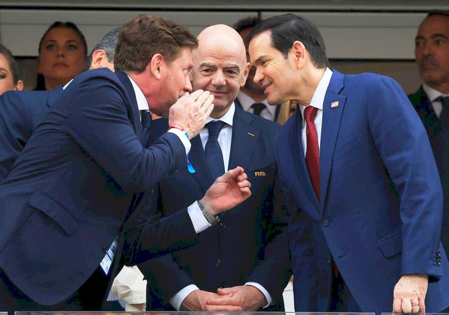 Alejandro Domínguez, președintele CONMEBOL, Gianni Infantino, președintele FIFA, şi Marc Rubio, secretarul de stat al Statelor Unite ale Americii FOTO: Ionuţ Iordache (GSP) Ce avere a făcut Gianni Infantino în 10 ani la președinția FIFA! » Răzvan Burleanu și ceilalți 36 de membri ai Consiliului au împărțit anul trecut 11 milioane de euro